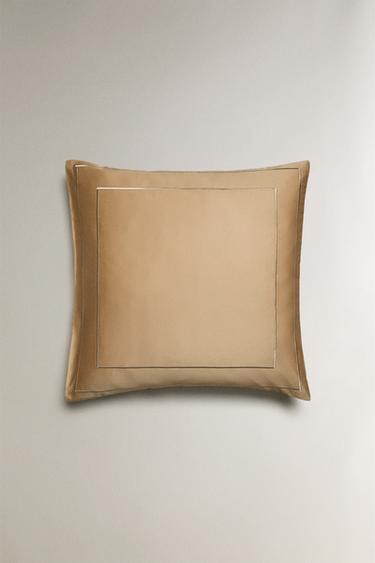 TAIE D’OREILLER SATIN DOUBLE FESTON - Beige de Zara - Image 2