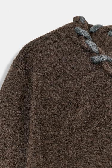 GESTRICKTE JACKE MIT VERSCHLUNGENEN ABSCHLÜSSEN - Braun von Zara