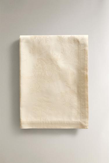 مفرش مائدة جاكار بحصان - بيج الخاص بـ Zara