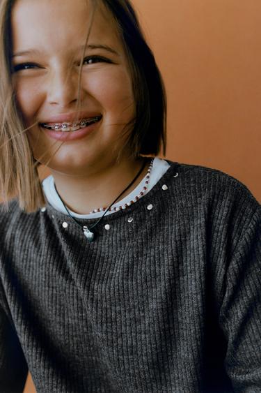 Zaras RIBBSTICKAD T-SHIRT MED NITAR - Gråmelerad grå