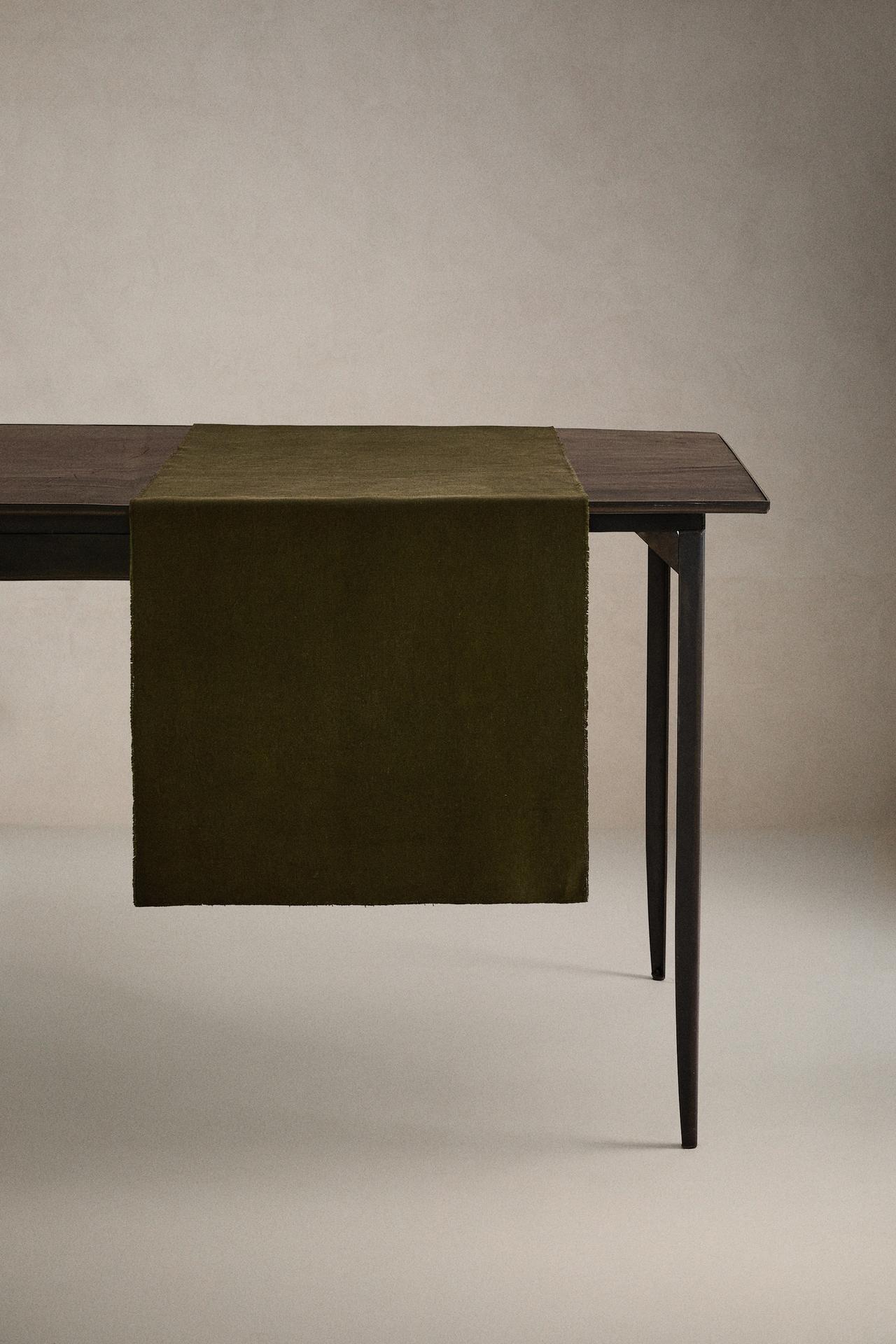 TABLE RUNNER 01 — Khaki