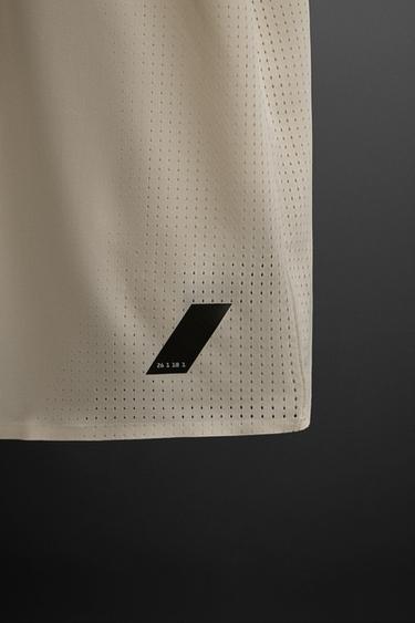 T-SHIRT STRUCTURE AJOURÉE - Écru de Zara - Image 2