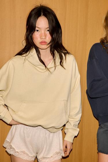 SWEAT À CAPUCHE EFFET DÉLAVÉ - Jaune de Zara - Image 1