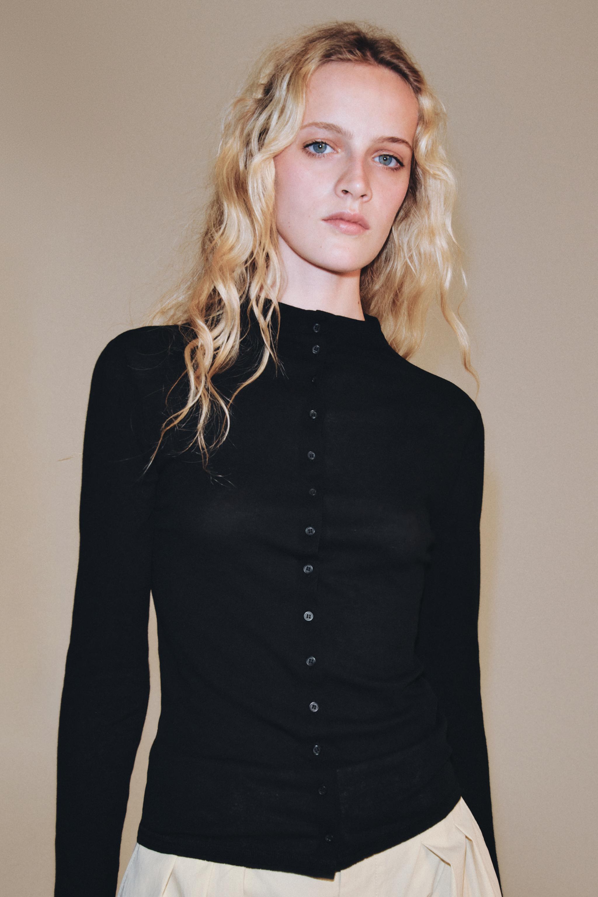 BUTTONED HIGH NECK T-SHIRT