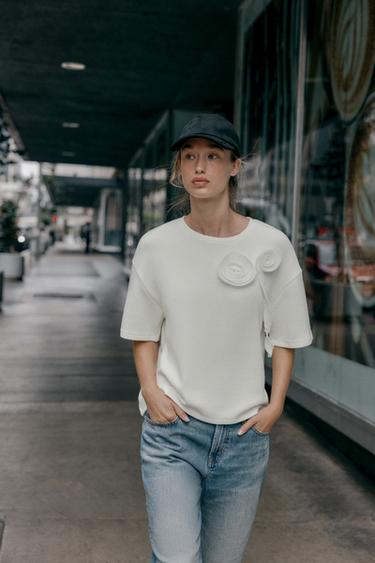 T-SHIRT SOFT FLEUR - Blanc cassé de Zara - Image 1