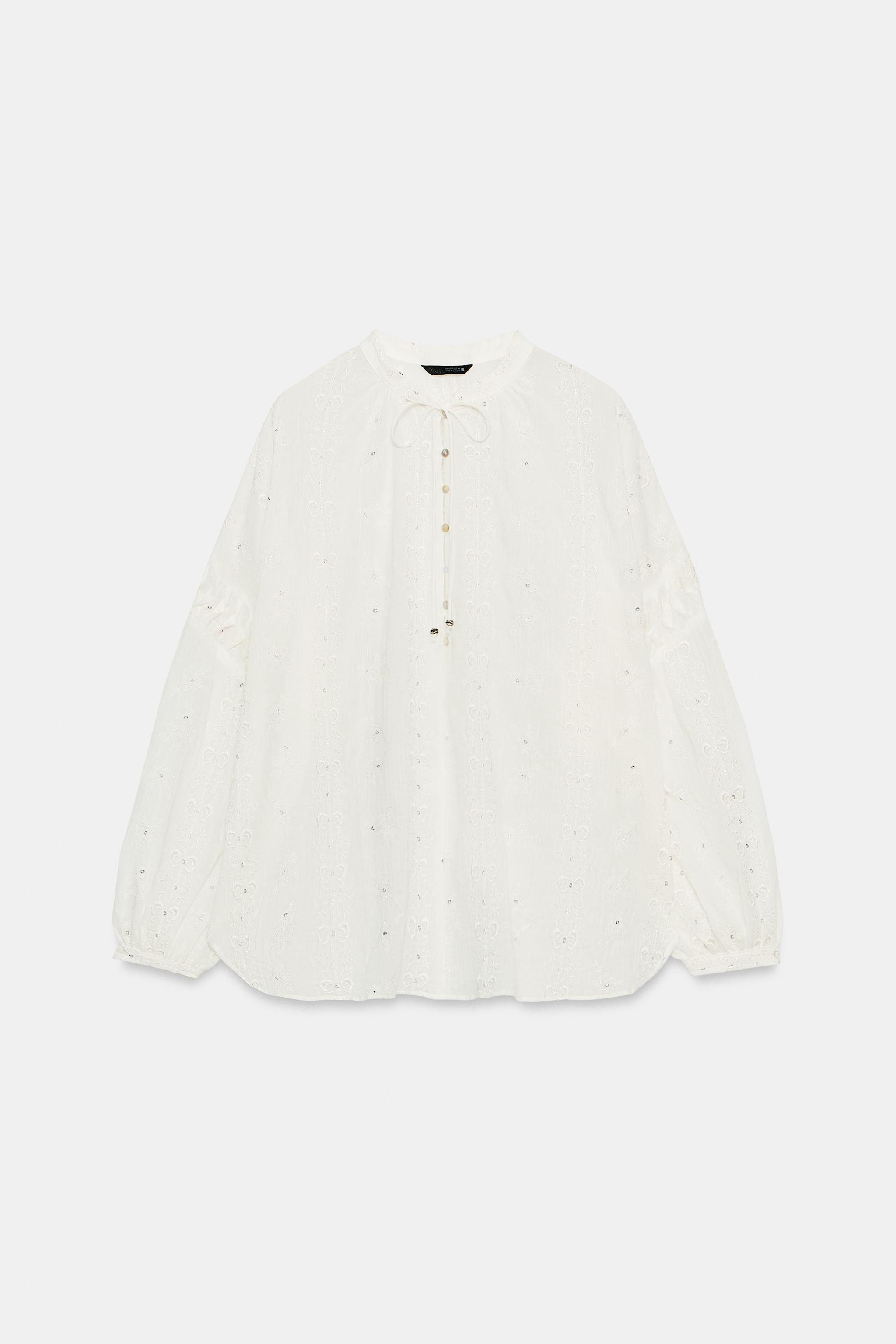 PULLU İŞLEMELİ BLUZ