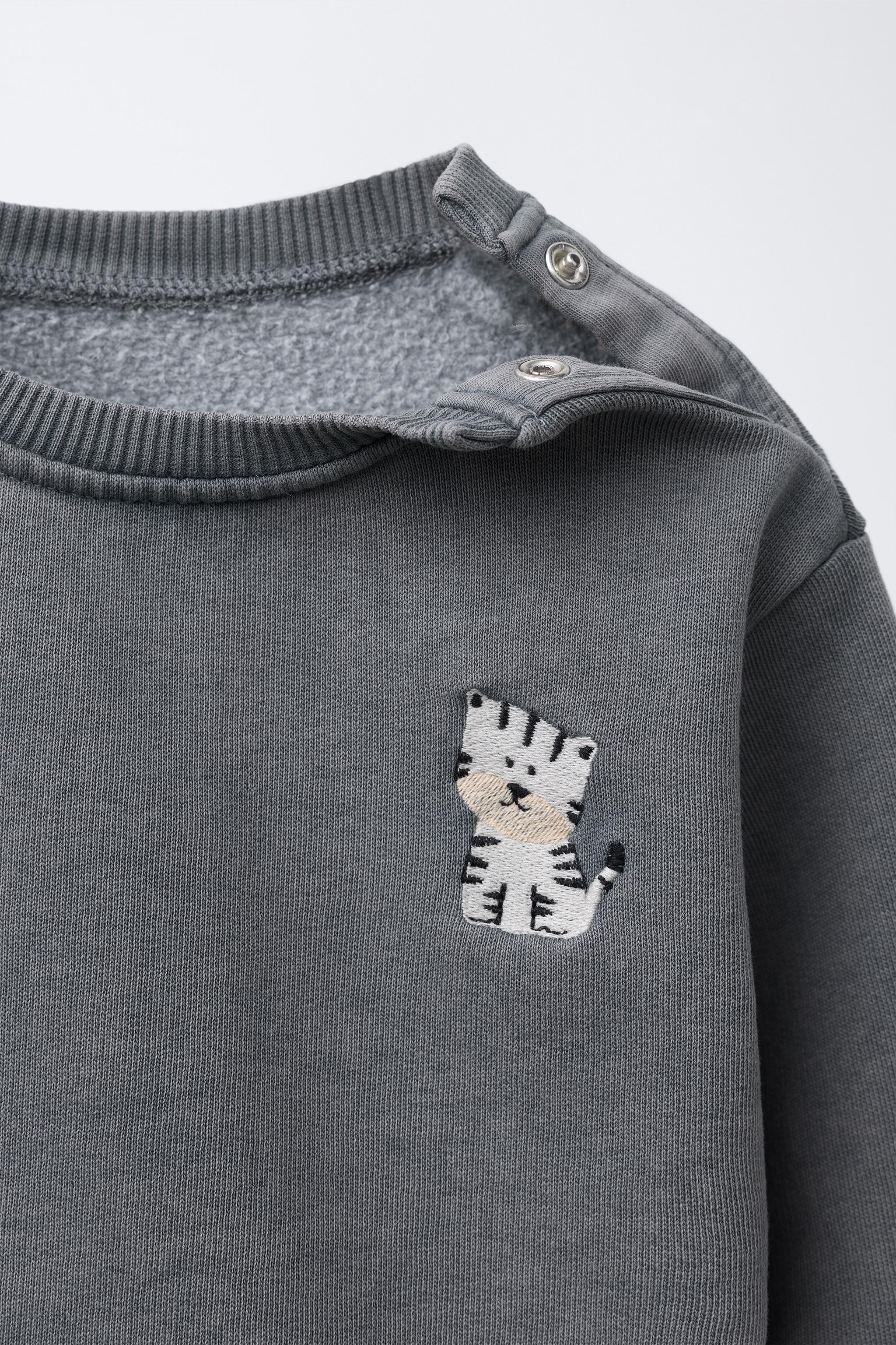 EMBROIDERED WASHED EFFECT SWEATSHIRT