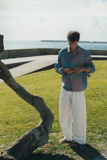 KOŠILE RELAXED FIT S POTISKEM PATCHWORK - Vícebarevná od Zara