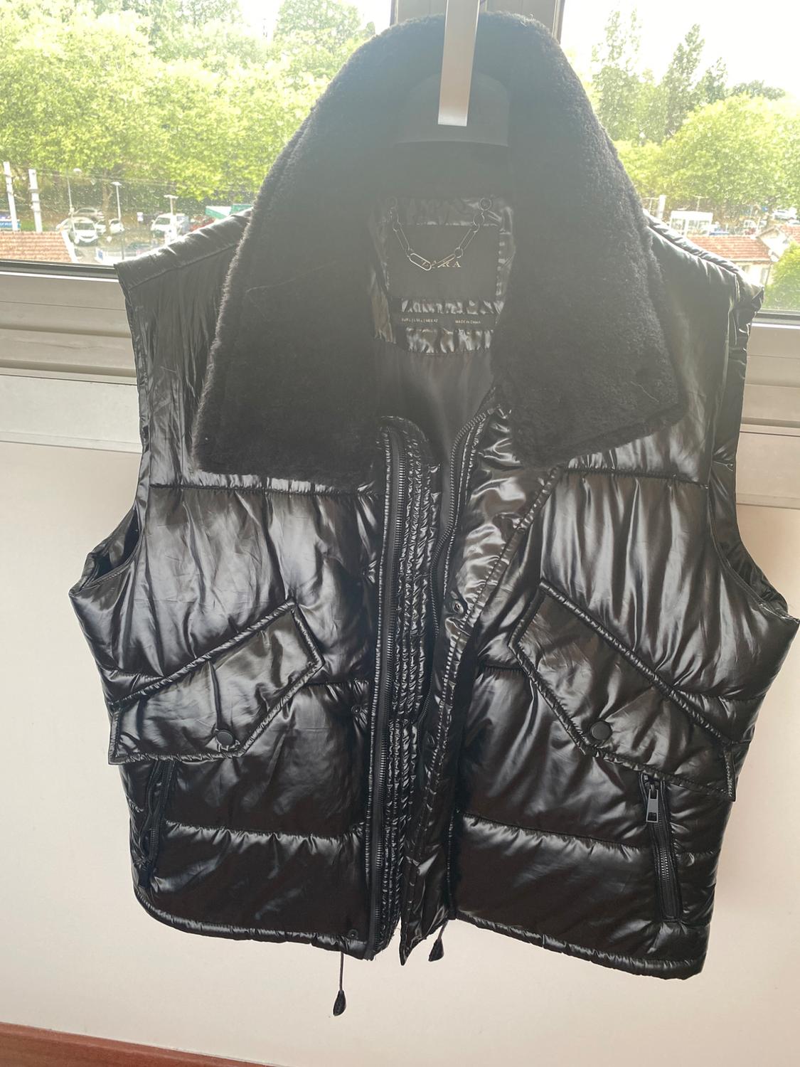 GLOSSY PUFFER GILET