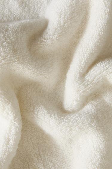 منشفة حمام بحافة متموجة - أخضر وسط الخاص بـ Zara