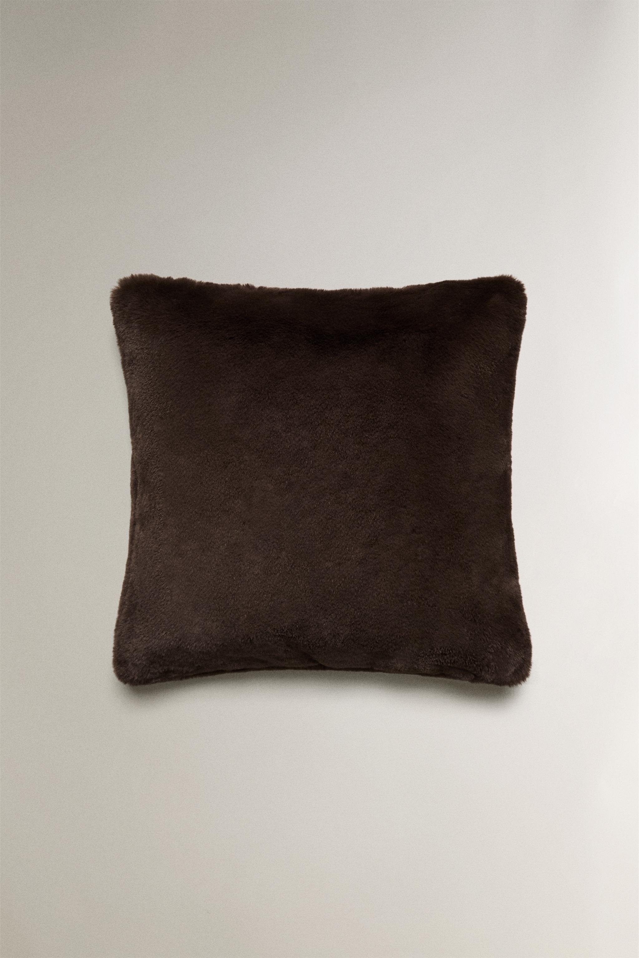 zara フェイクファーボアクッションカバーピローケースブラウンベージュ フェイクファー クッションカバー | Zara Home 日本/Japan