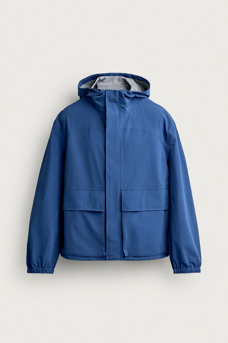 Chaqueta técnica con capucha de corte relajado 8