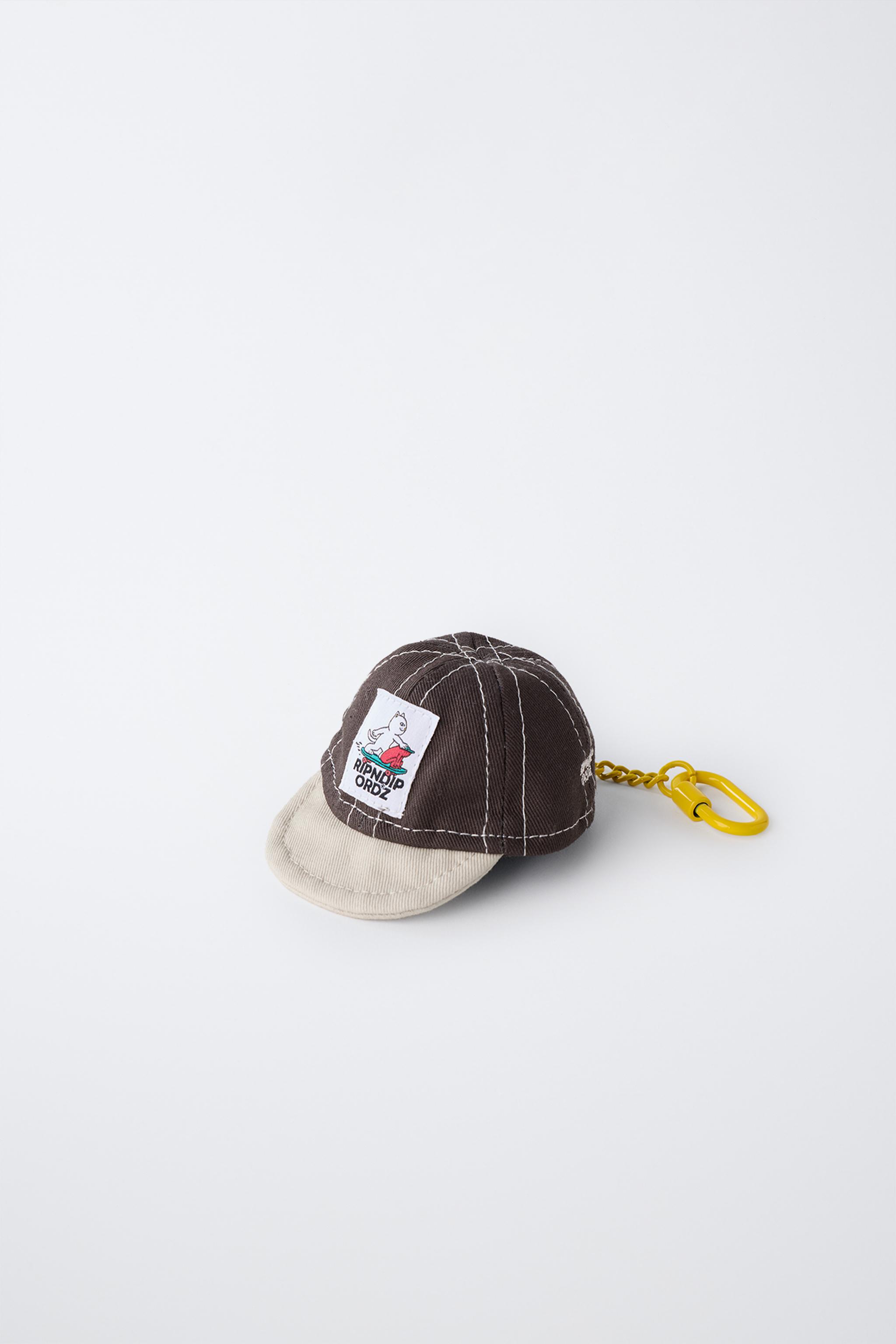 PORTE-CLÉS CASQUETTE RIPNDIP © X ZARA KIDS