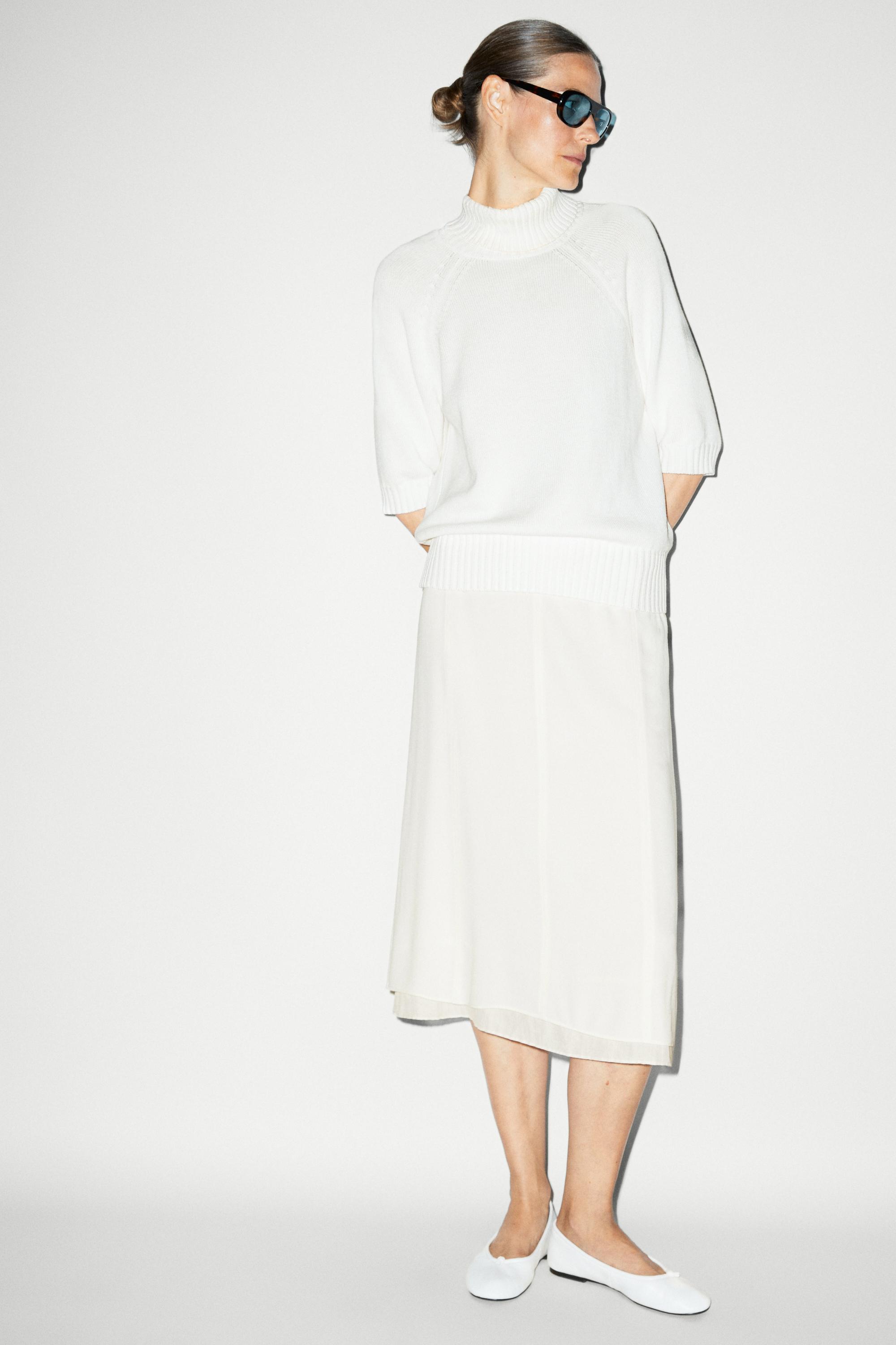 Turtleneck knit sweater — White