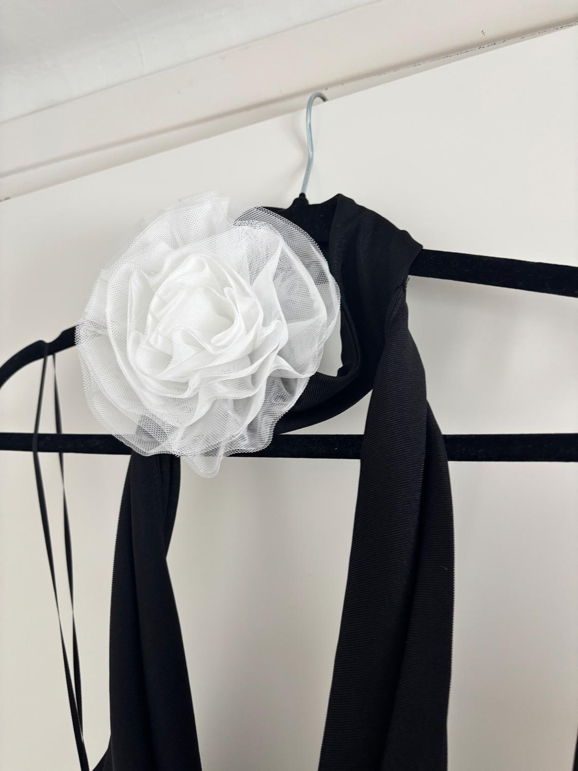 HALTER BODYSUIT WITH FLORAL APPLIQUÉ - Image 3