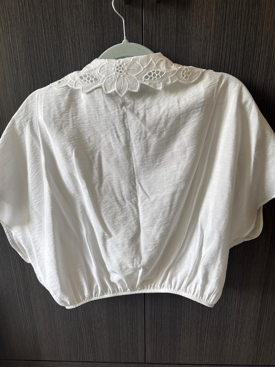 TOP CUELLO BORDADO - Image 3