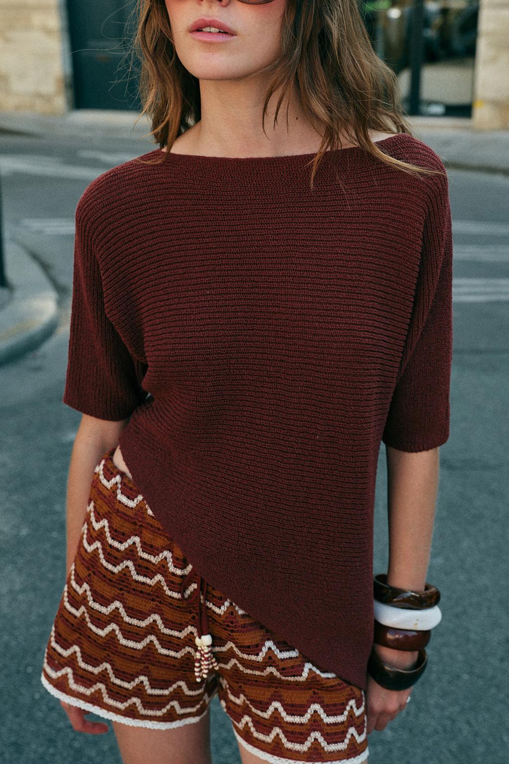 ASYMMETRIC KNIT TOP