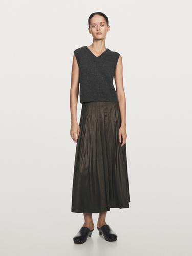 Falda midi jarretas acabado encerado - Verde de Zara