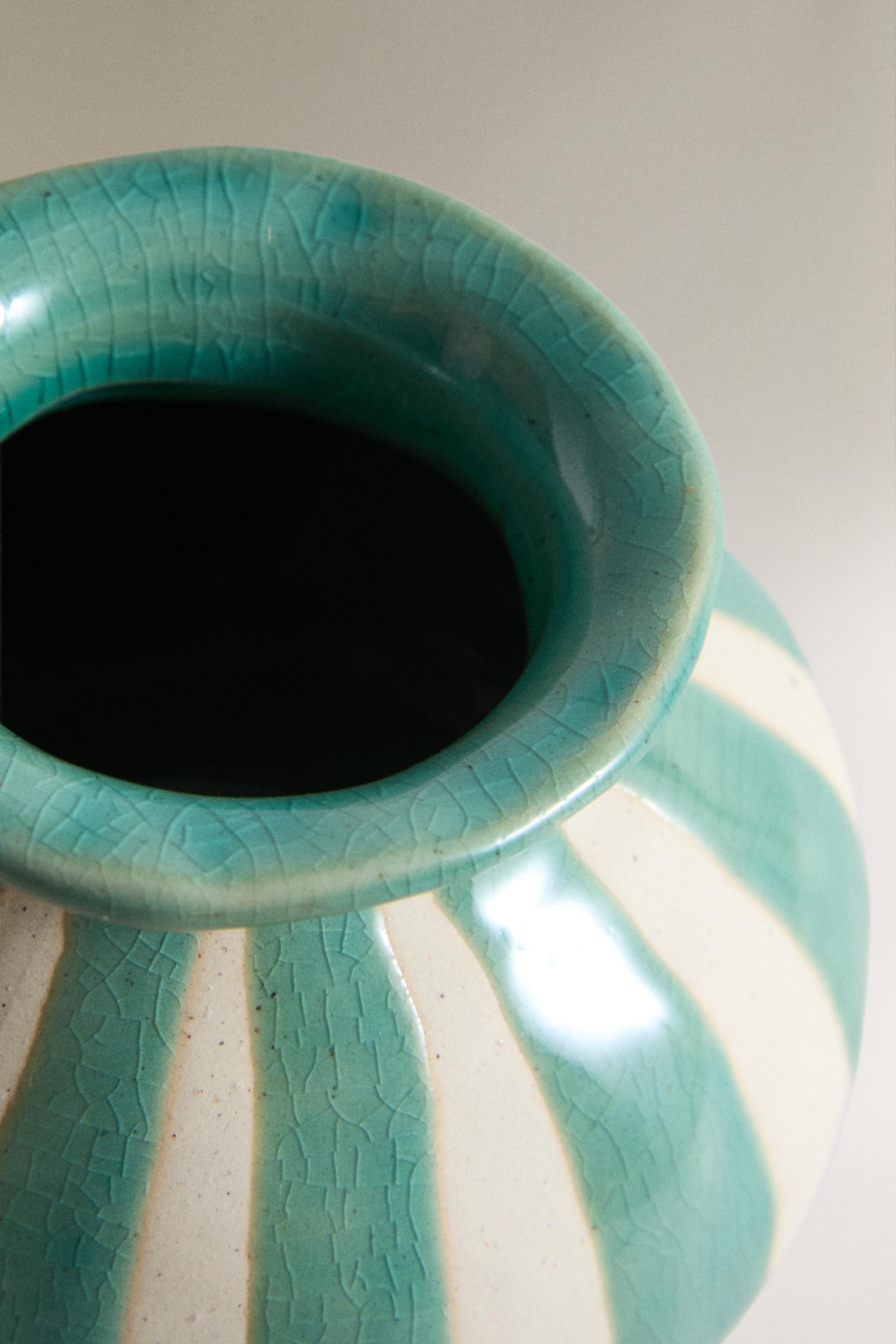 IRREGULAR CERAMIC DECORATIVE VASE — White / Turquoise