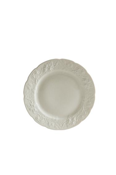 GRAPE DESIGN PORCELAIN DESSERT PLATE - كريمي الخاص بـ Zara
