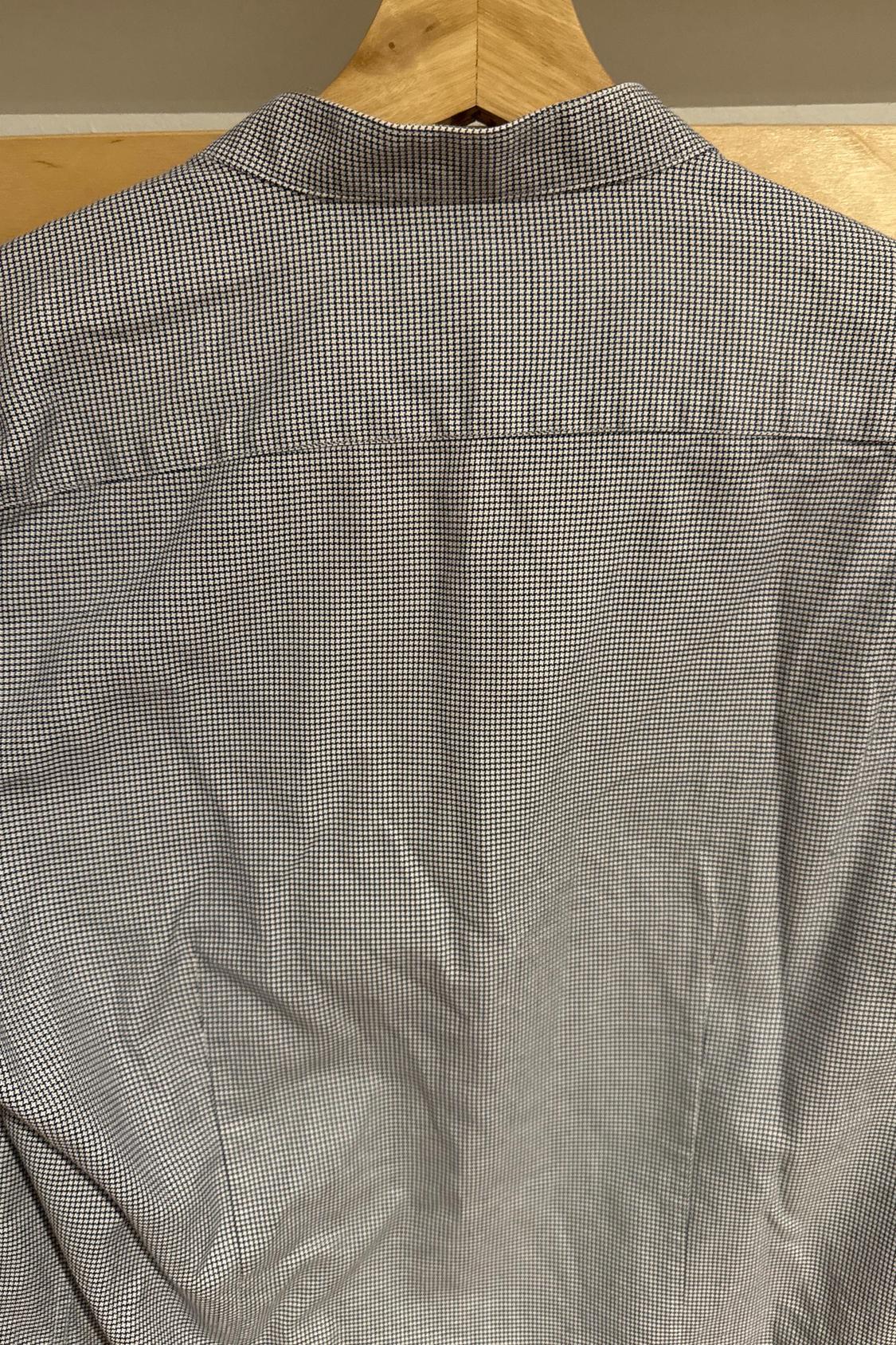 MUY BUEN CAMISA USADO PERO EN BUEN ESTADO - Image 3