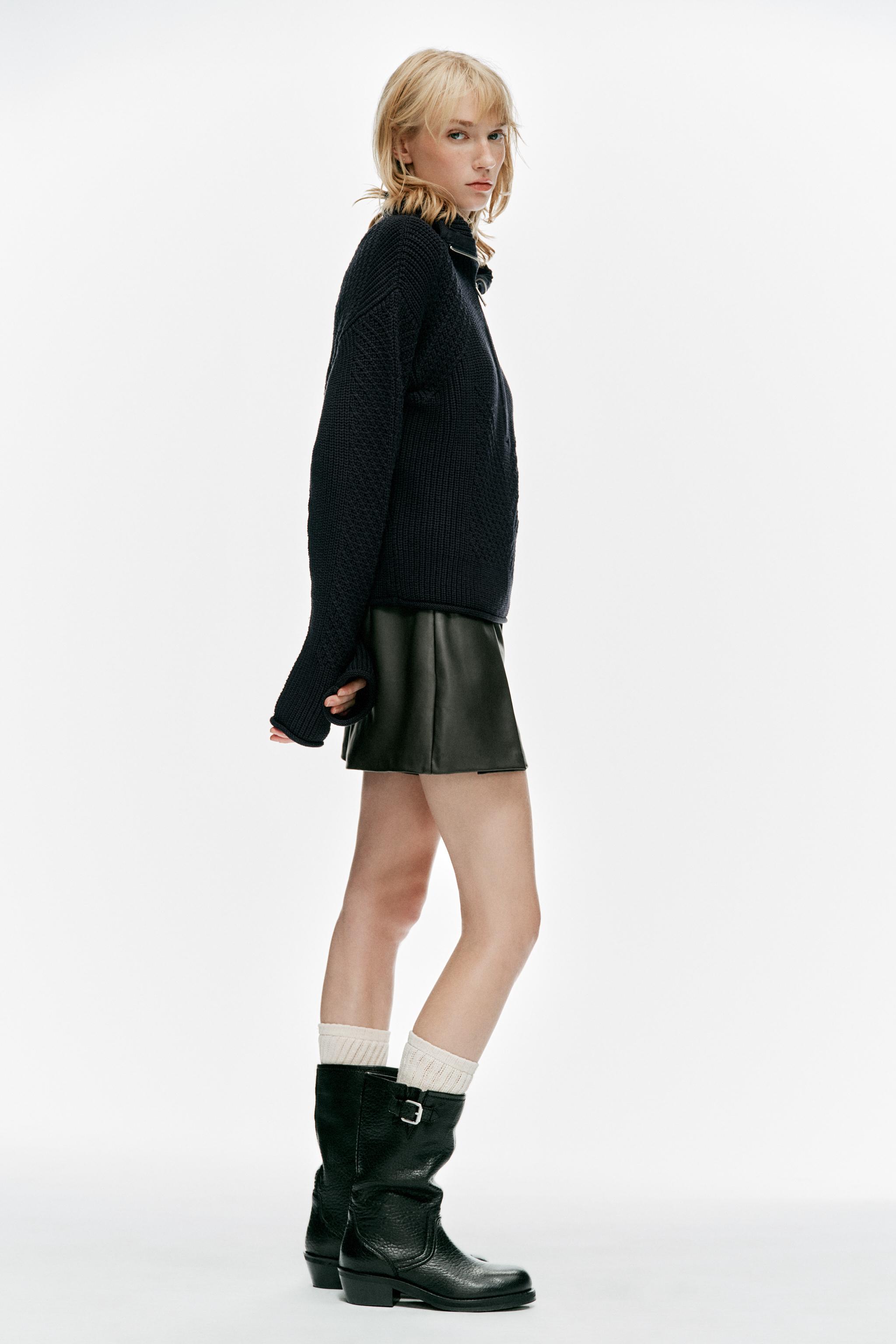 FAUX LEATHER PLEATED SHORTS