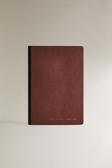 CUADERNO LISO A4 - Burdeos de Zara