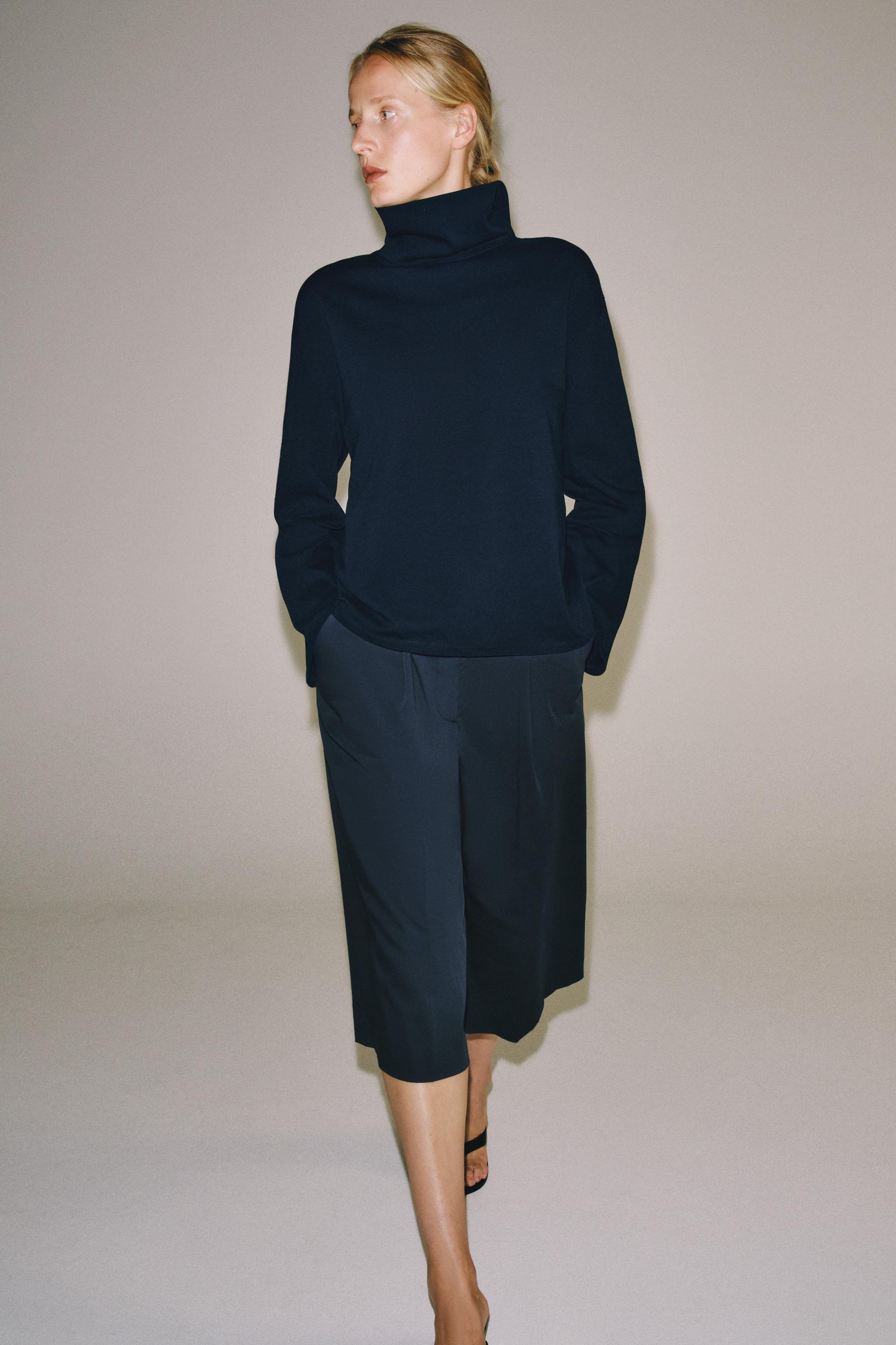 HIGH NECK SWEATSHIRT