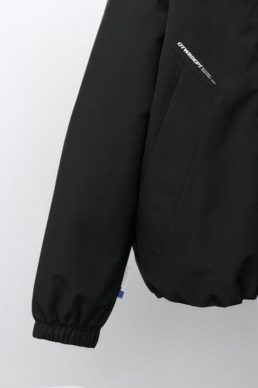 BLOUSON LÉGER DÉPERLANT - Noir de Zara - Image 5