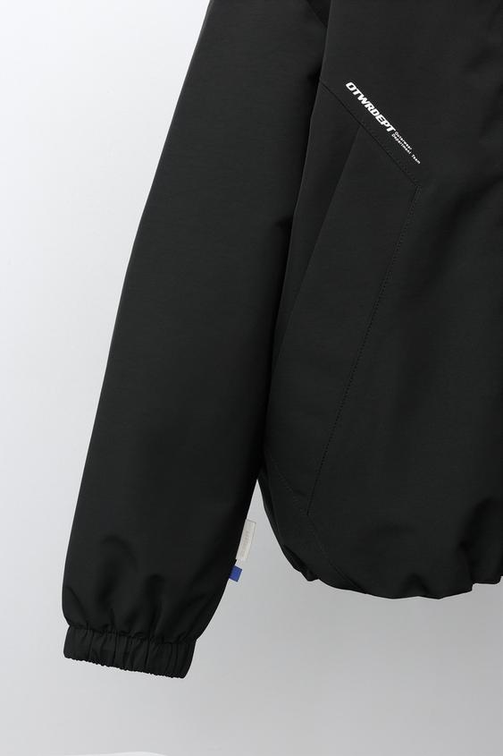 BLOUSON LÉGER DÉPERLANT - Noir de Zara - Image 5