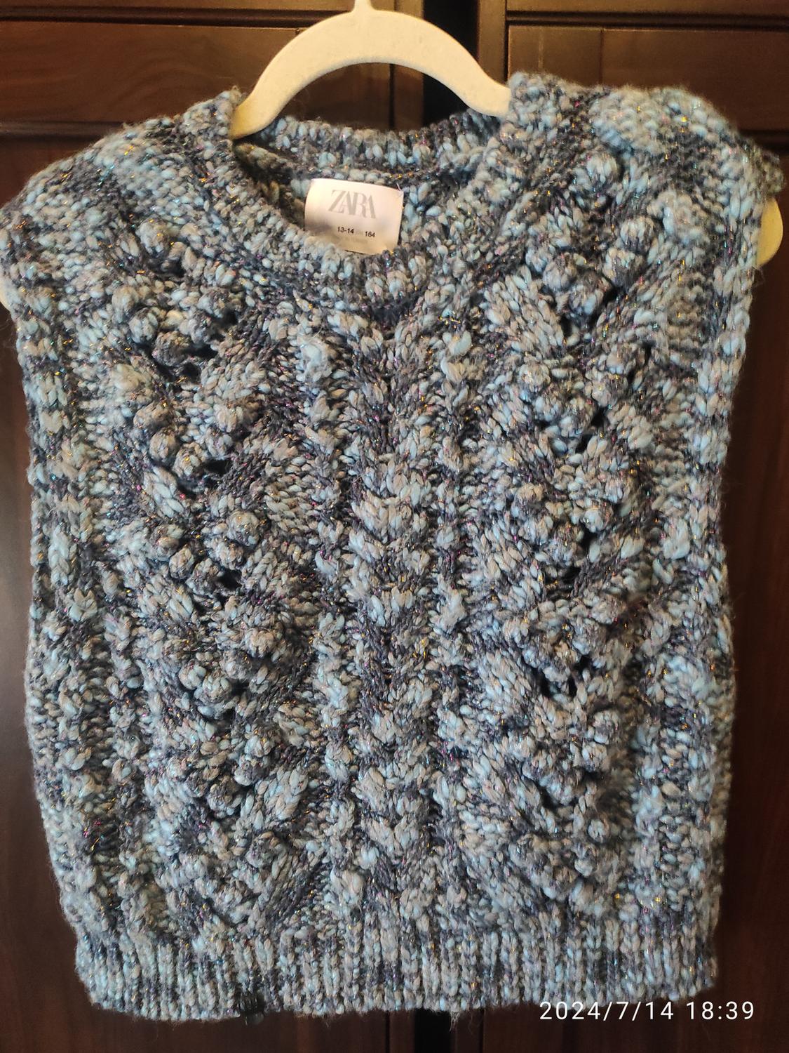 KNIT VEST WITH METALLIC THREAD