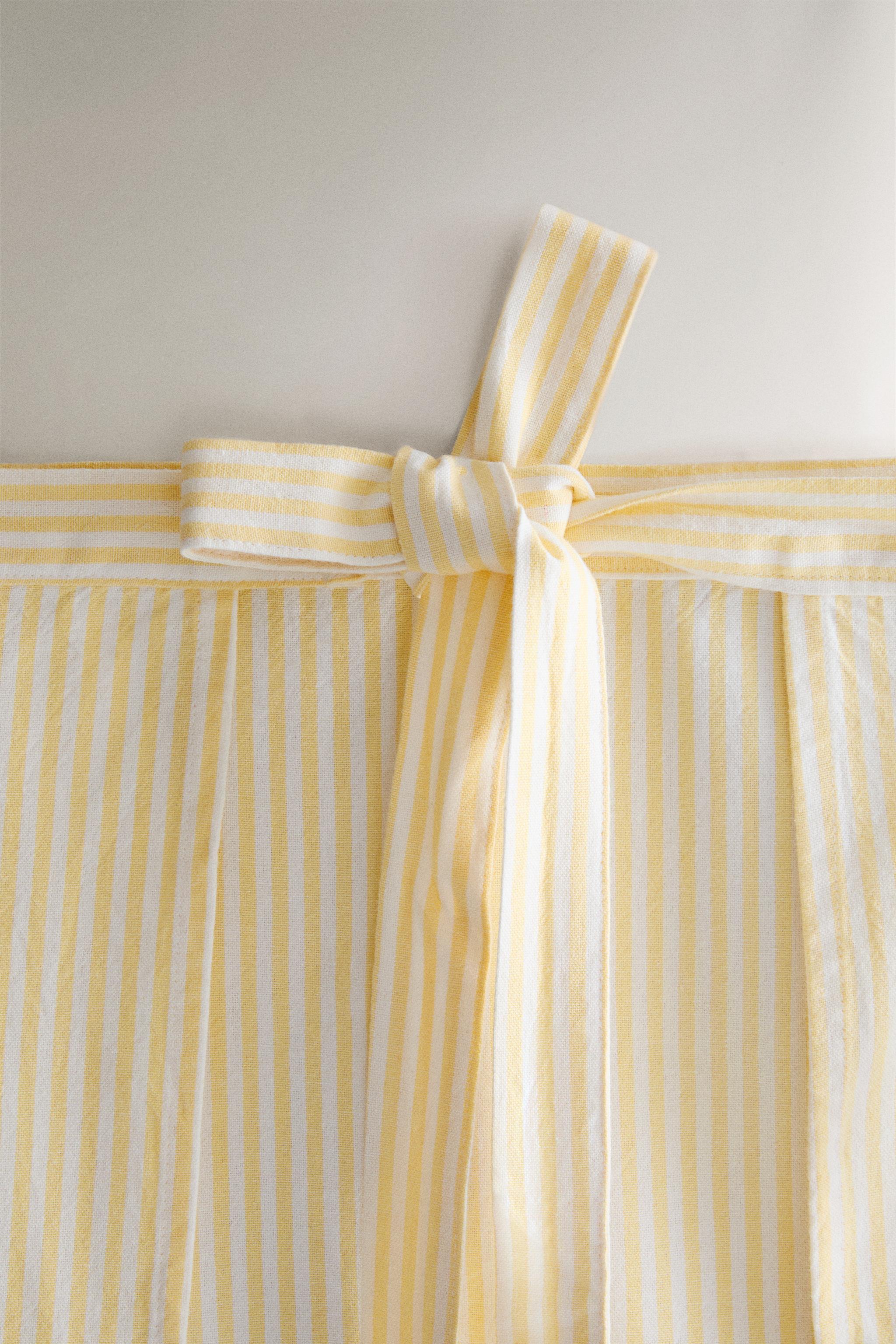 STRIPED RUFFLED APRON