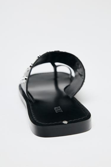 SANDALES PLATES EN CUIR À CLOUS - Noir de Zara - Image 5