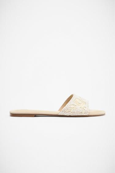 صندل مسطح بتطبيقات - أبيض الخاص بـ Zara