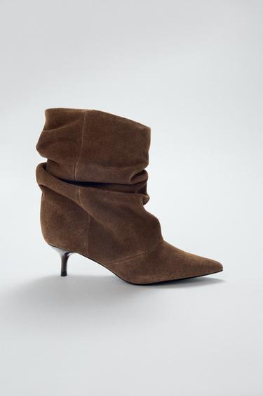 RUFFLED SPLIT SUEDE ANKLE BOOTS - Dark tan by Zara