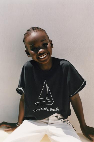 CAMISETA BORDADO BARCO - Negro de Zara