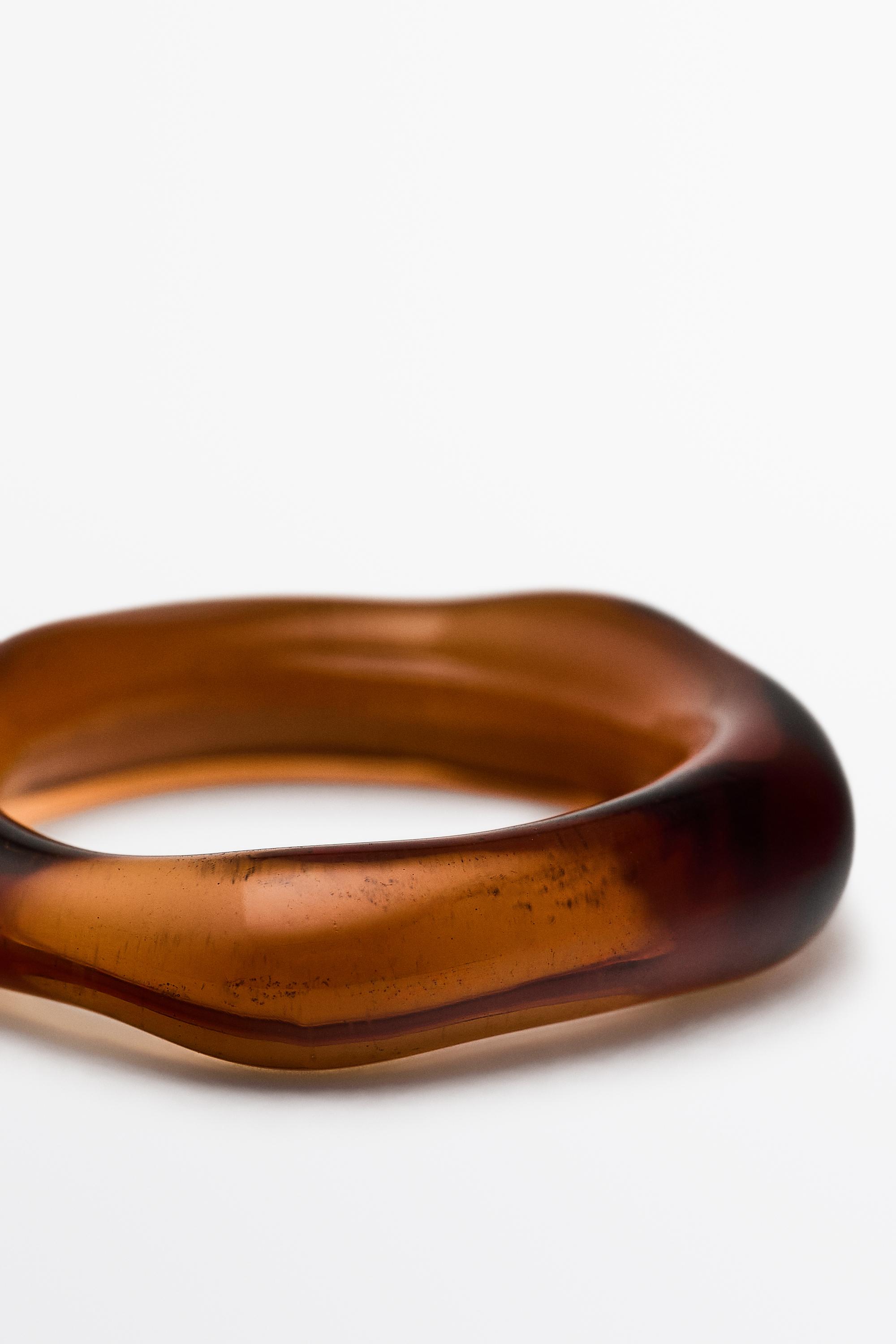 Irregular glass ring with tortoiseshell effect