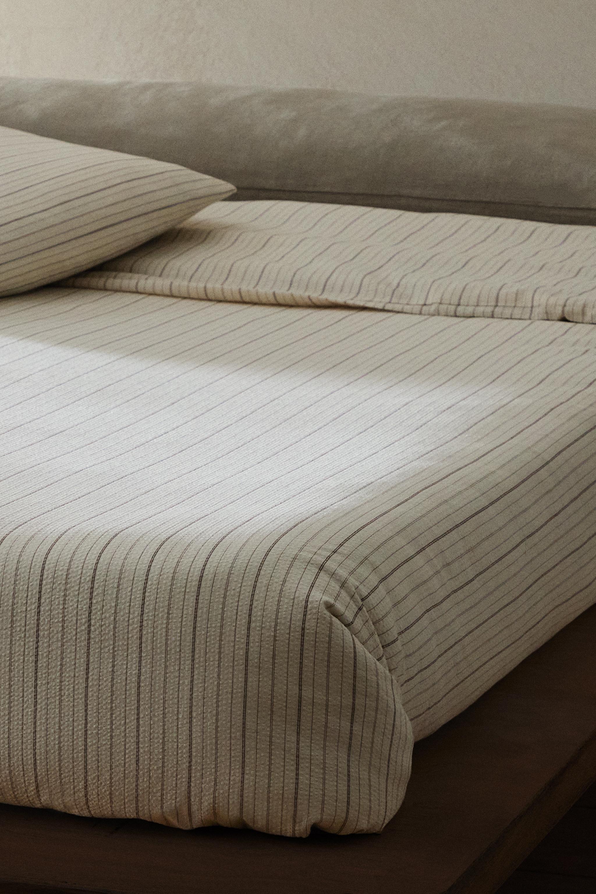 STRIPED SEERSUCKER DUVET COVER