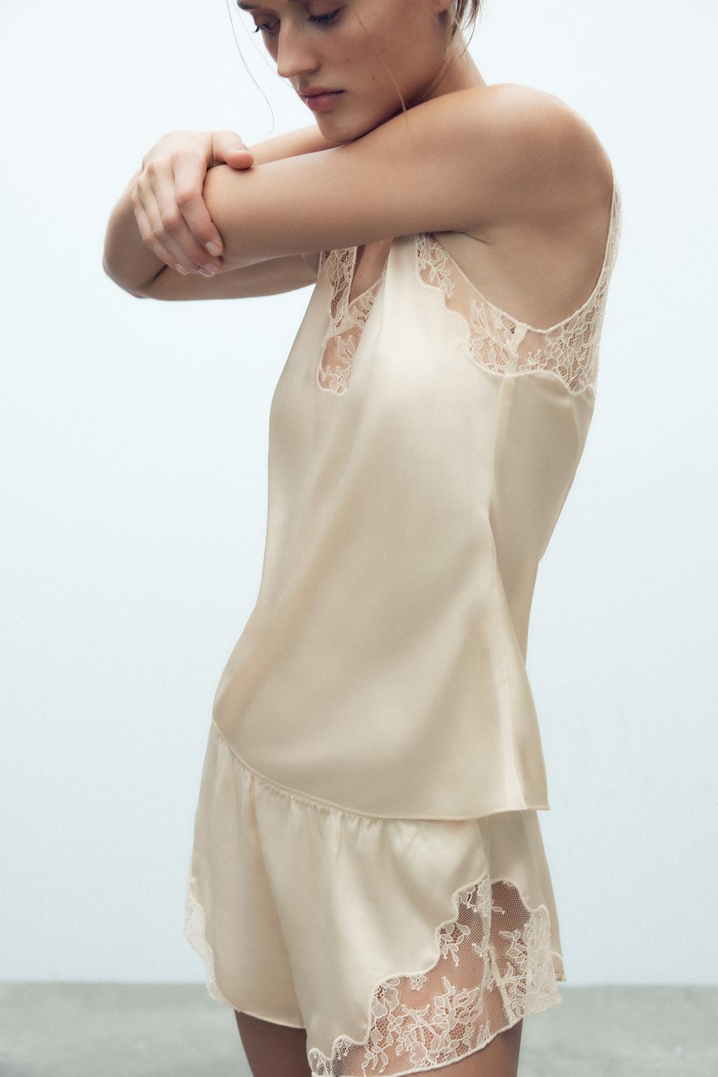 CONTRASTING CAMISOLE TOP