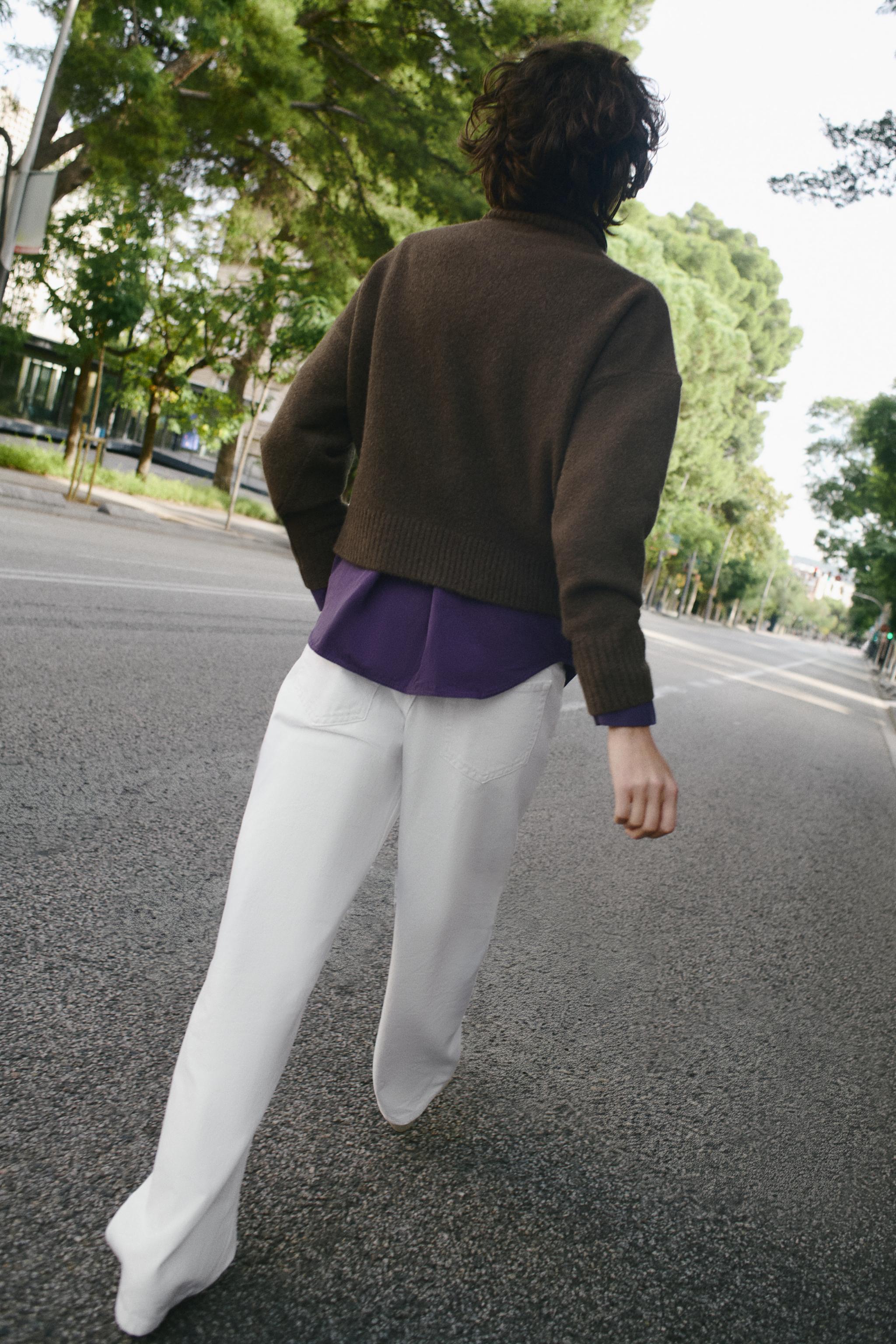 SOFT KNIT SWEATER