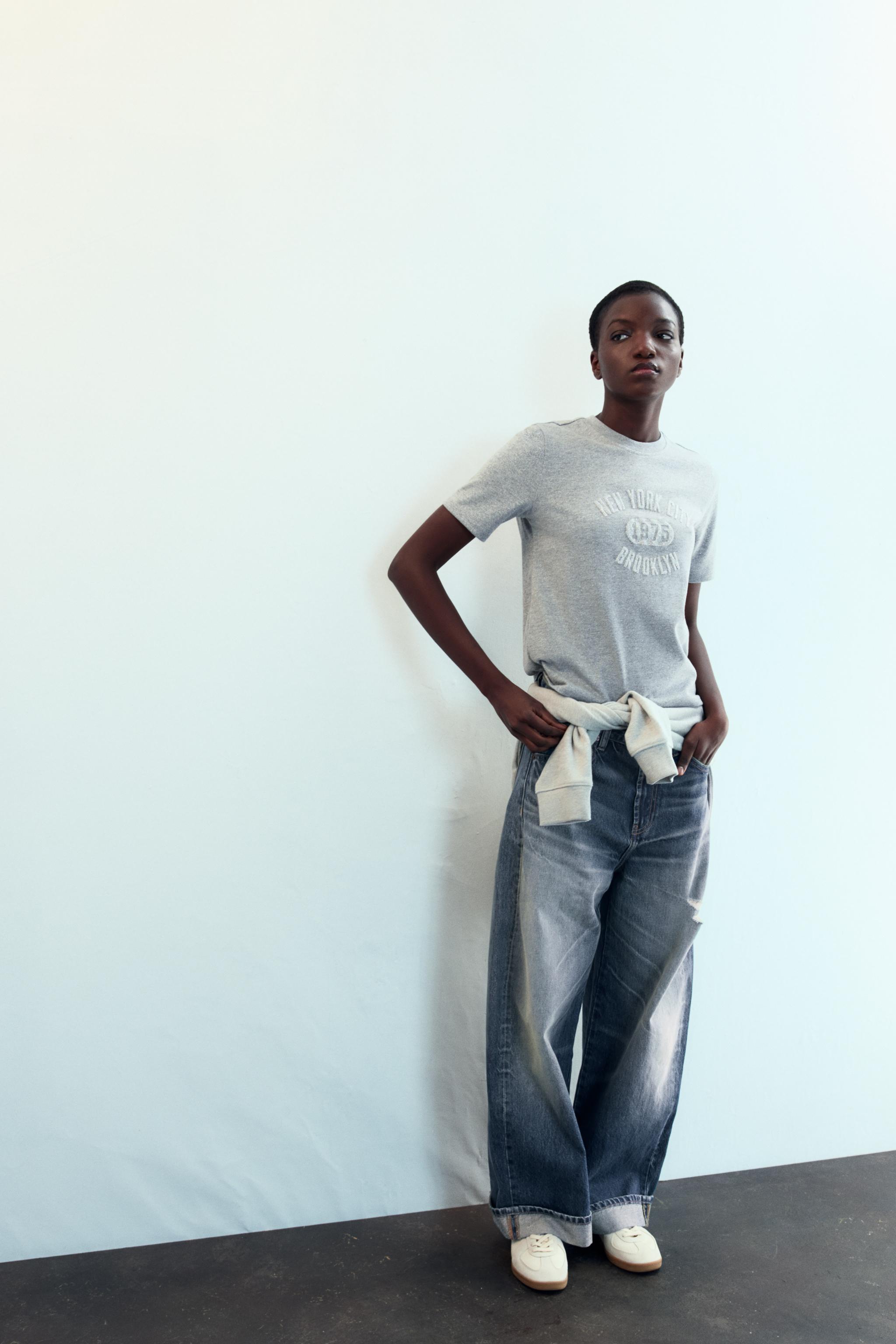 T-SHIRT À INSCRIPTION BRILLANTE