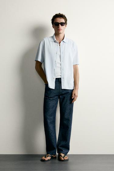 قميص regular fit قطن - كتان - أزرق سماوى الخاص بـ Zara