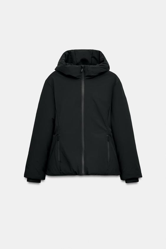 КОРОТКИЙ СТЕГАНЫЙ АНОРАК С КАПЮШОНОМ — ЧЕРНЫЙ от Zara — изображение 0