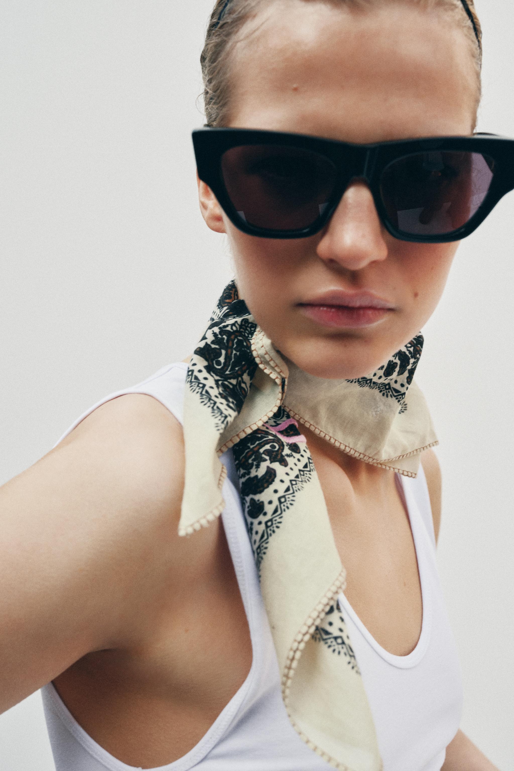 FOULARD BANDANA À IMPRIMÉ BRODERIES COUTURES