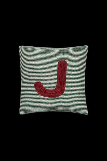 COJÍN INFANTIL BORDADO LETRA J - Verde de Zara