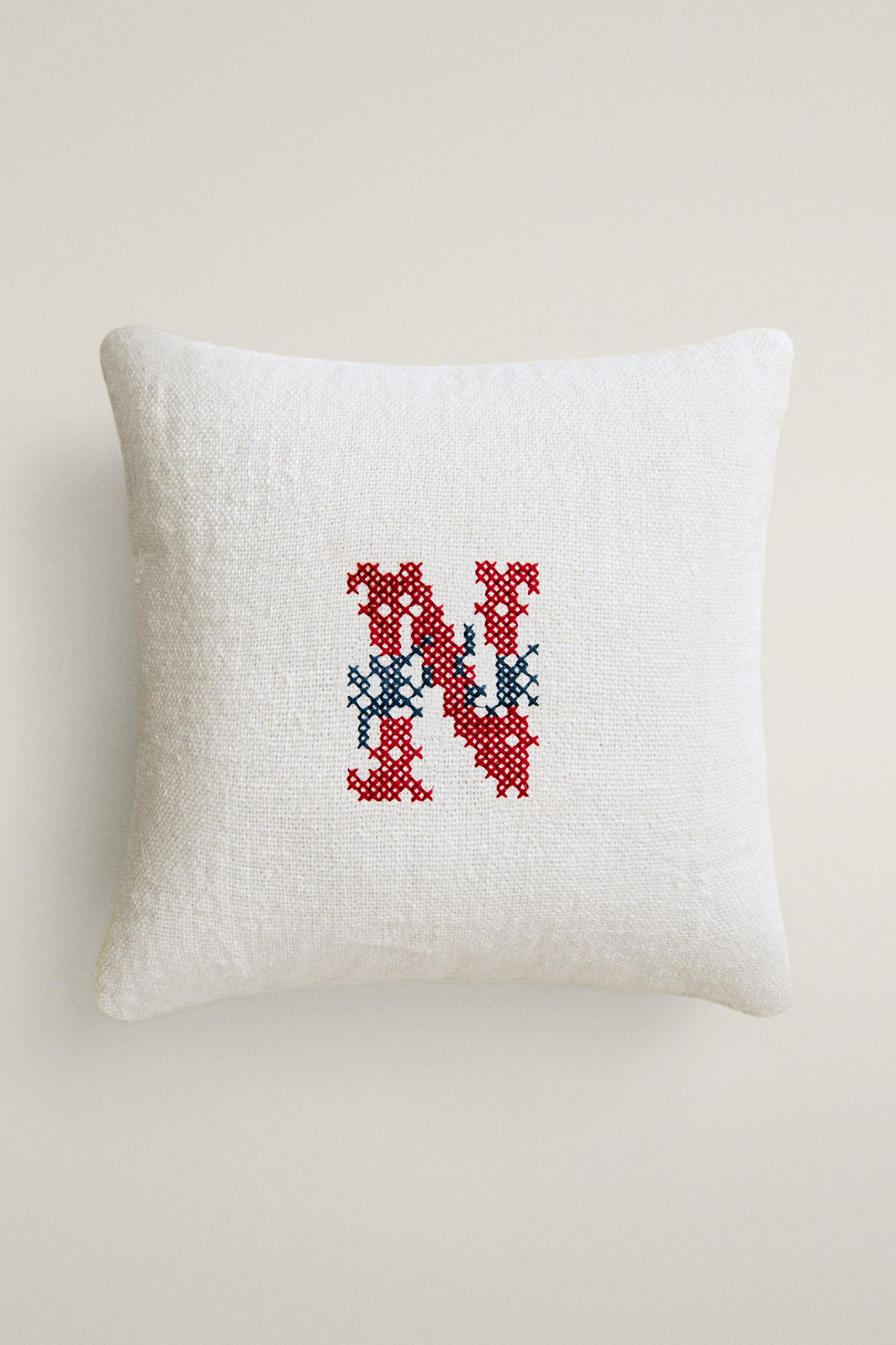 LINEN CUSHION WITH LETTER N EMBROIDERY — Ecru