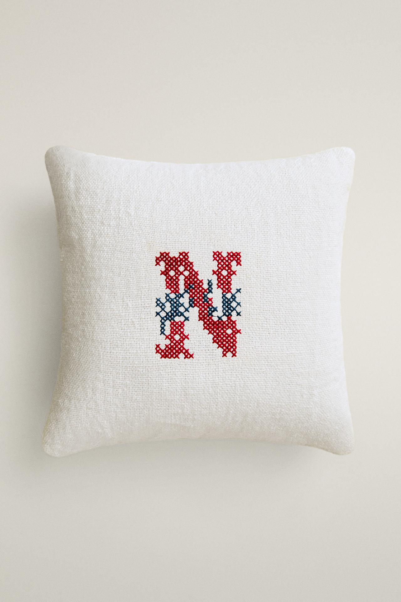 LINEN CUSHION WITH LETTER N EMBROIDERY — Ecru