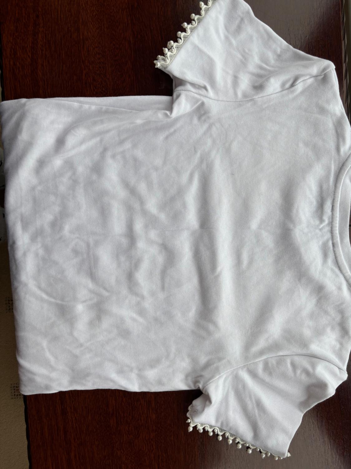 T-SHIRT WITH FAUX PEARLS SLEEVES - Image 2