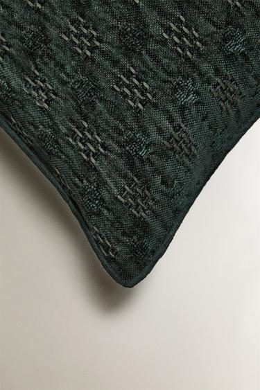 VELVET JACQUARD CHRISTMAS CUSHION COVER - Green by Zara - Image 1