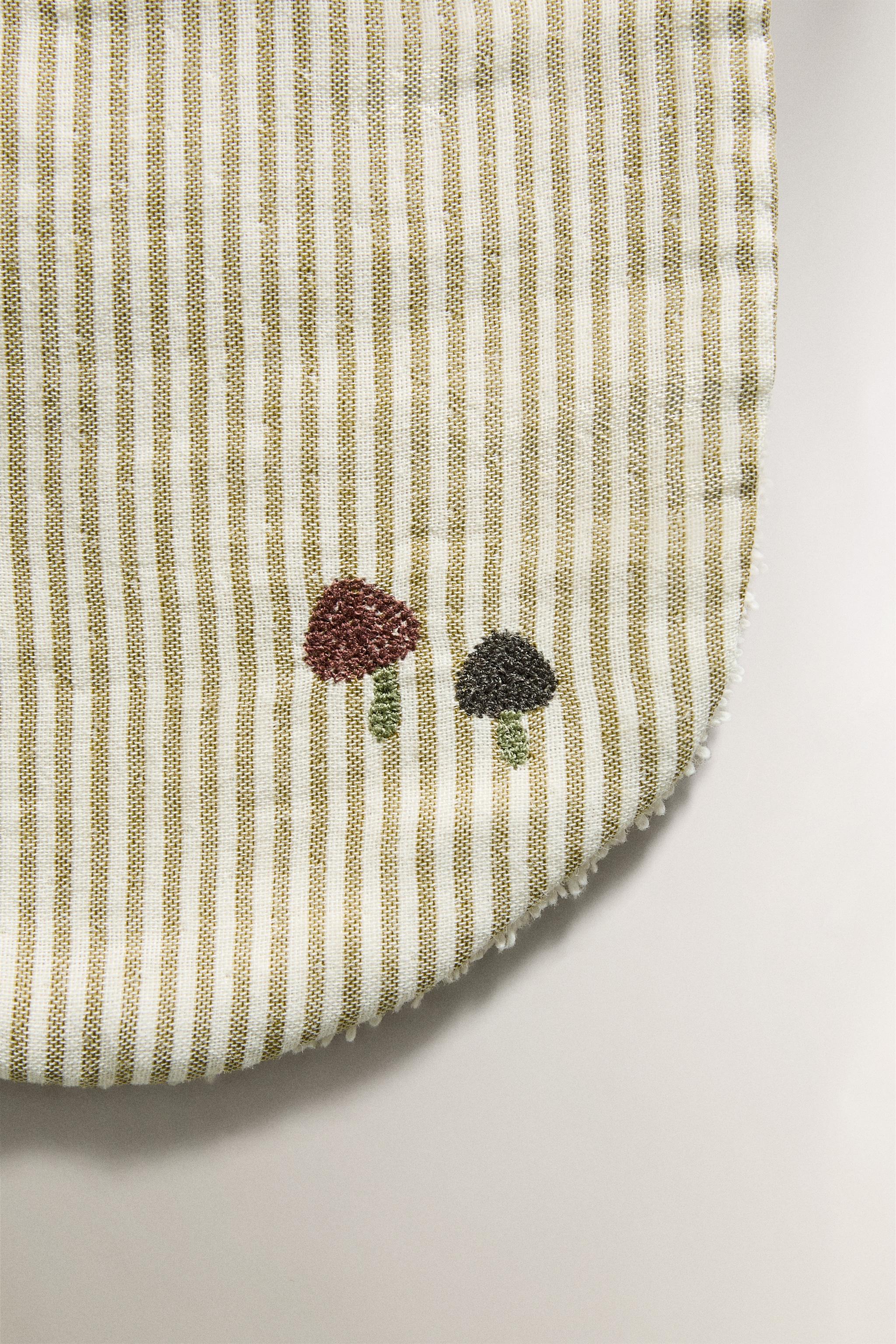 STRIPED MUSLIN BABY BIB